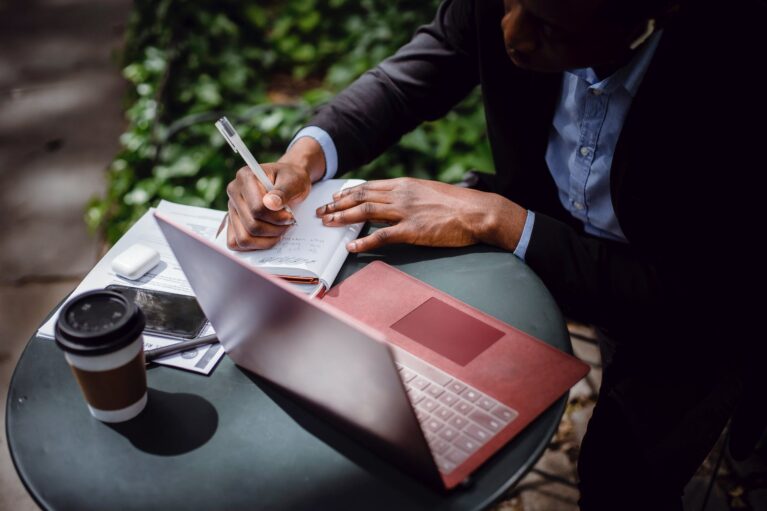 15 Expert-Approved Steps to Confidently Launch Your Dream Business