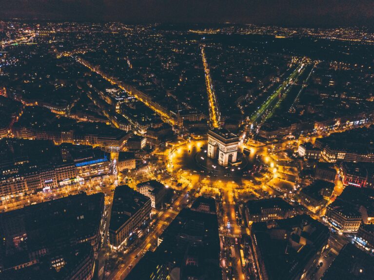 Nocturnal Majesty: Discovering the Magic of Cities at Night Through Illuminated Urban Landscapes