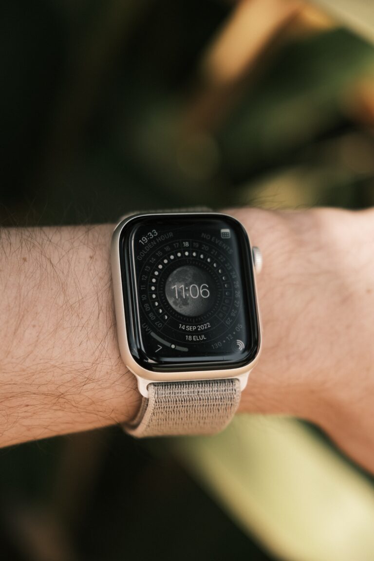 Navigate Your Fitness Journey: A Guide to Fitness Tracking Apps and Wearables