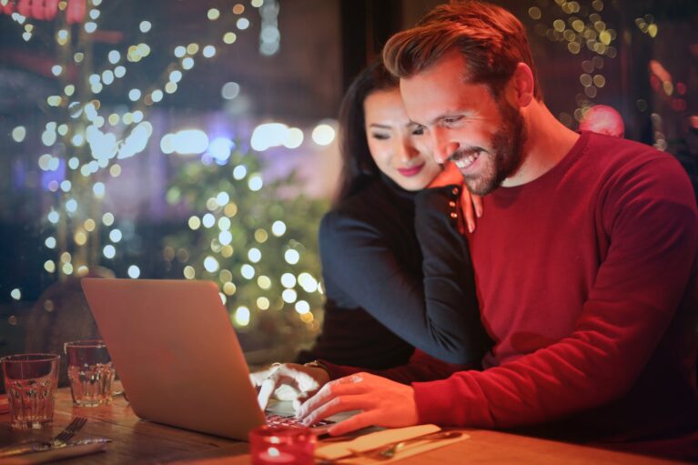 Unlocking the Digital Romance: A Comprehensive Guide to Online Dating