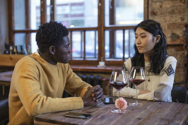 10 Engaging Conversation Starters to Break the Ice and Spark Meaningful Interactions