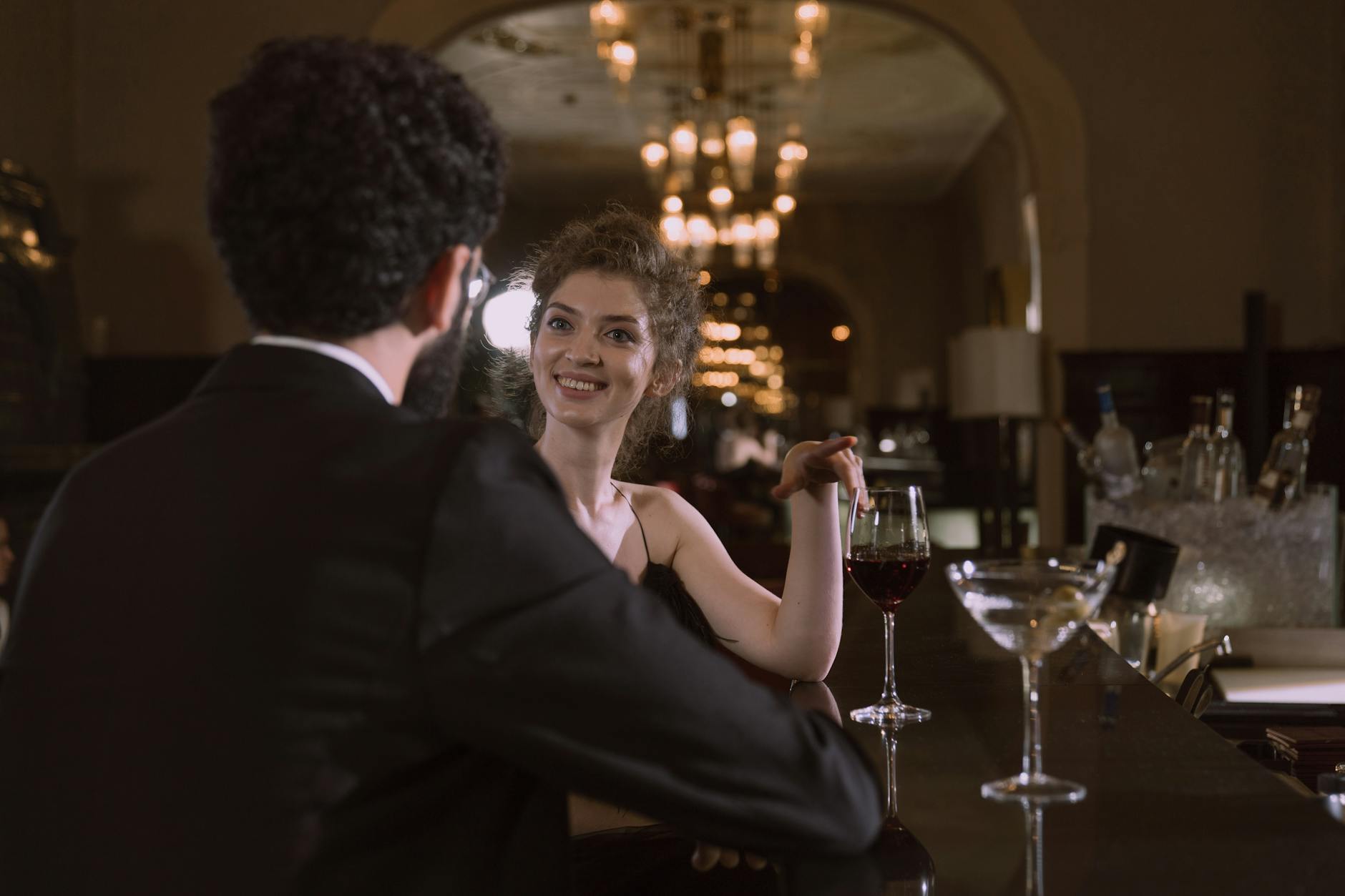 couple in a date at a bar