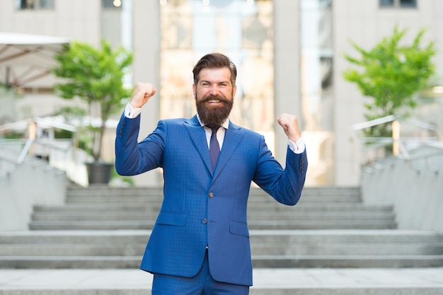 how to become a leader at work